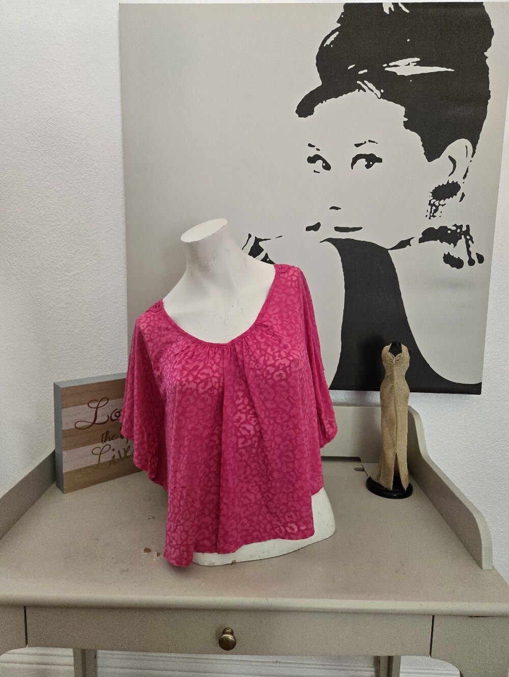 NWT No Boundaries Women’s Hot Pink Flutter Sleeve Top Size M(7/9)